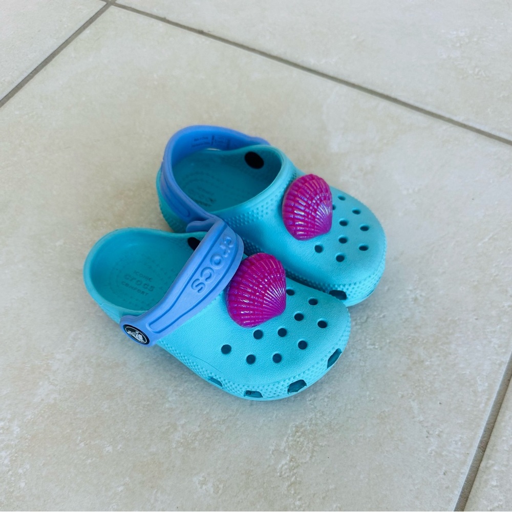 Crocs Size c7